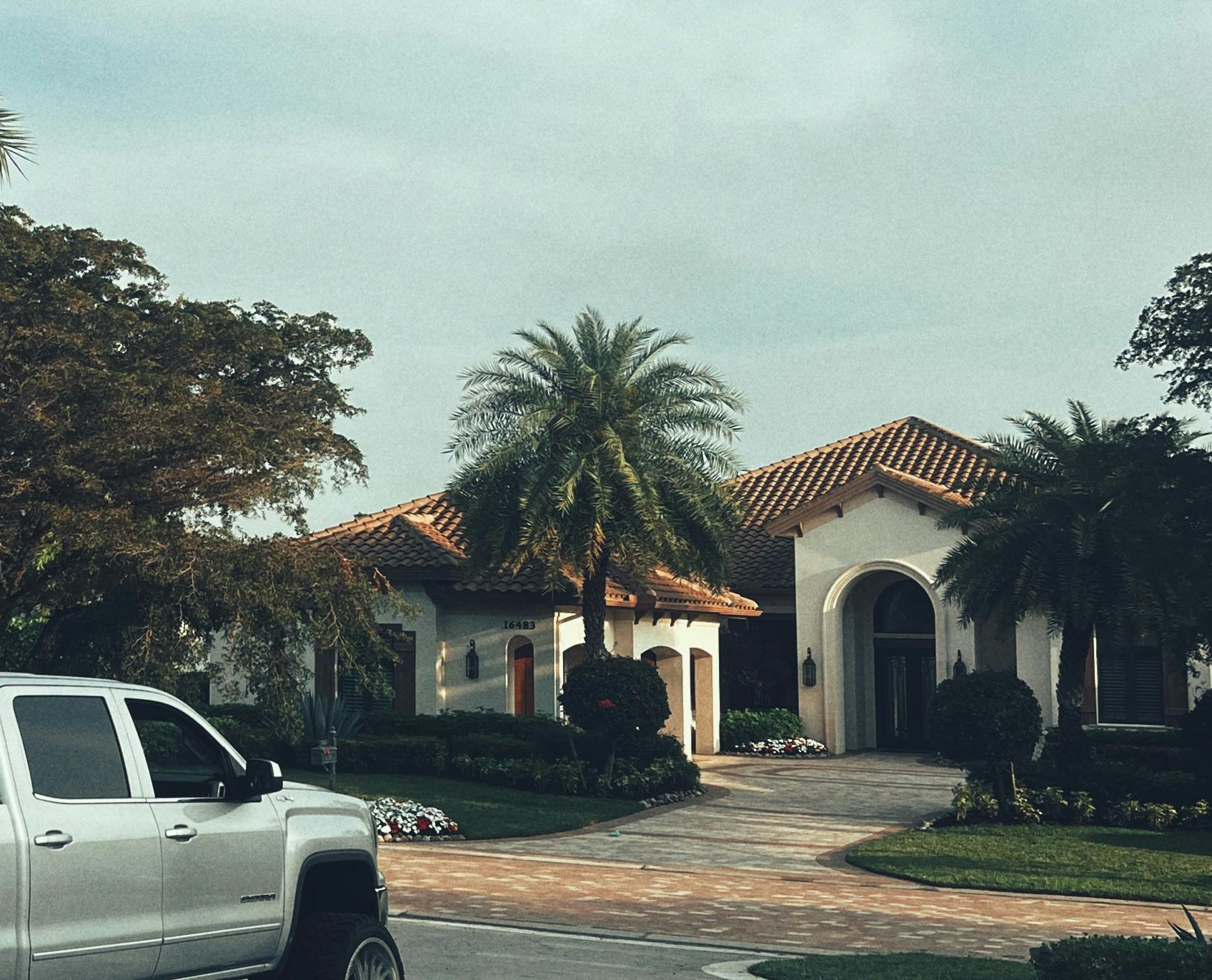 5 Furniture Trends Florida Homes Can’t Get Enough Of in 2025