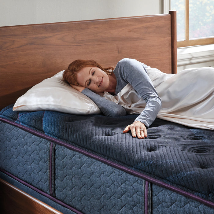 Beautyrest World Class Level Three Medium Pillow Top Mattress