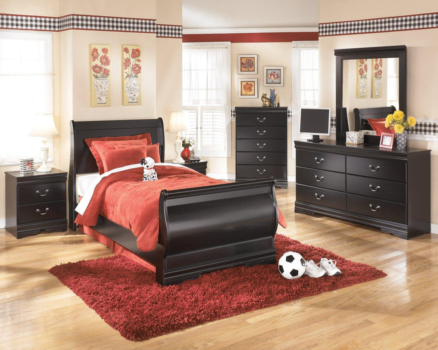 Huey Vineyard Dresser and Mirror - Mattress & Furniture Super Center (Tampa, FL)
