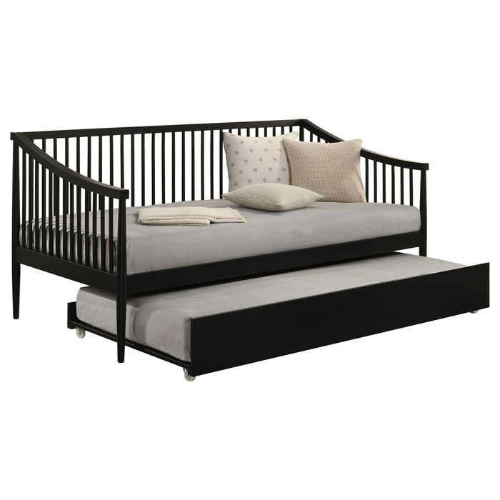 Delgado Windsor Daybed With Trundle